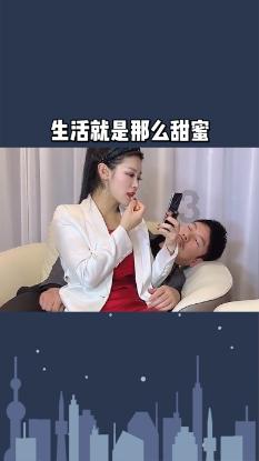 肚子右侧最下面有点疼是怎么回事？游戏画面